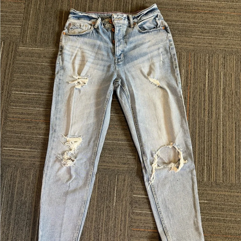 Women’s jeans. Ripped straight leg. - Picture 3 of 3